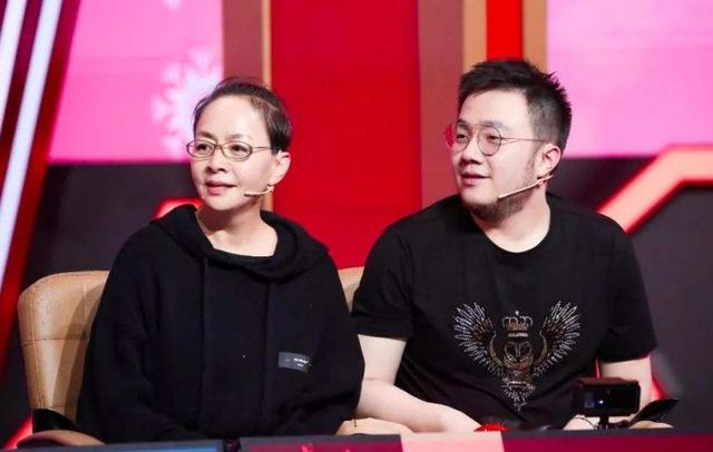 宋丹丹儿媳妇王博谷烟不离手 王博谷比老公巴图大几岁