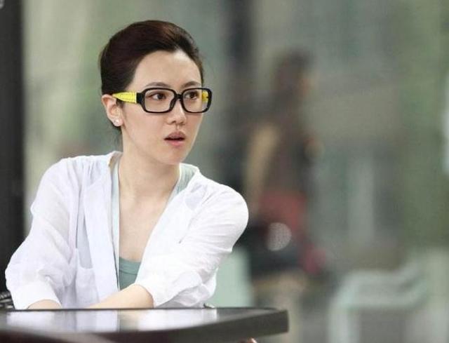 宋丹丹儿媳妇王博谷烟不离手 王博谷比老公巴图大几岁