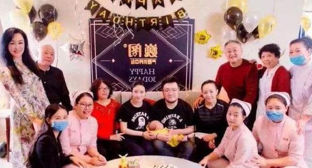 宋丹丹儿媳妇王博谷烟不离手 王博谷比老公巴图大几岁