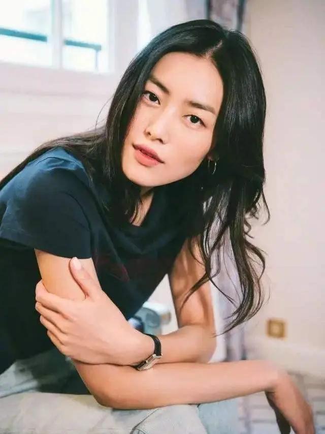 陈伟霆刘雯疑似恋情曝光 大表姐刘雯公开回应