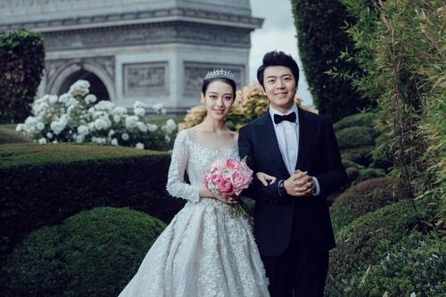 吉娜抱起150斤的郎朗什么样子 花式秀恩爱一般人学不来