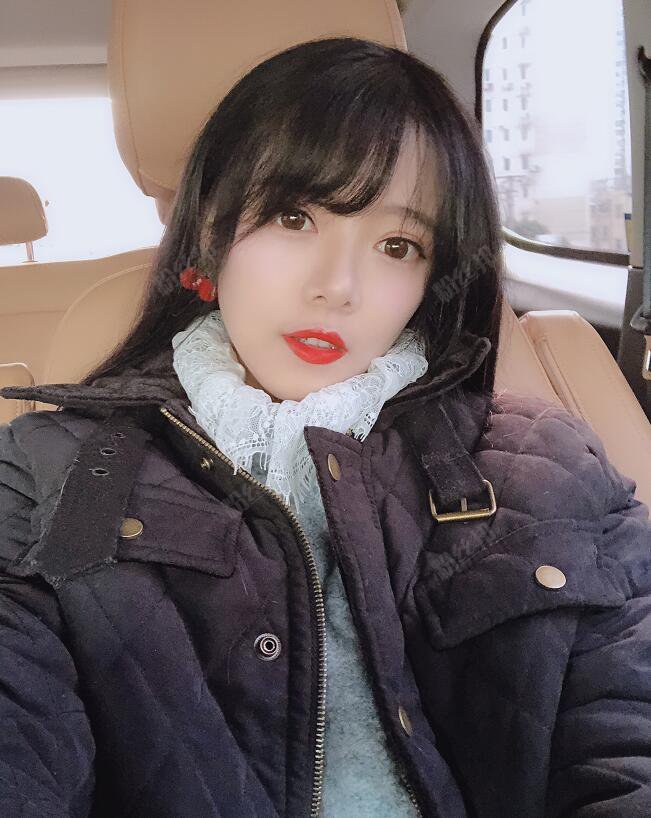 斗鱼主播lol解说骆歆个人资料 骆雨婷解说现场滑落GIF事件