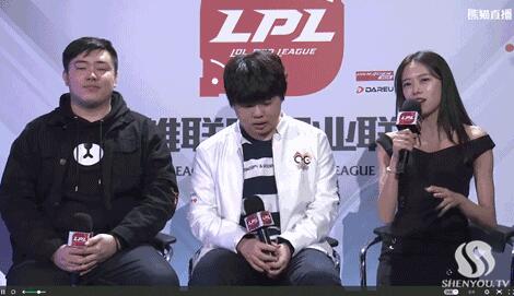 斗鱼主播lol解说骆歆个人资料 骆雨婷解说现场滑落GIF事件