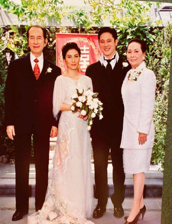 何超仪发文缅怀赌王 言语很简单但充满了温情