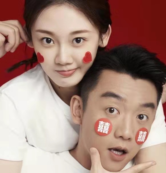 郑恺妻子苗苗真名叫什么 郑恺苗苗吃牛肉庆祝结婚1周年