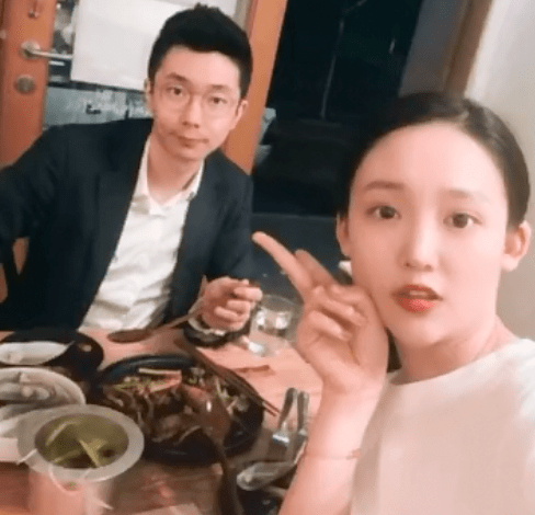 绿地门女主张雨婷大学照片什么样子 长相气质普通根本不算校花