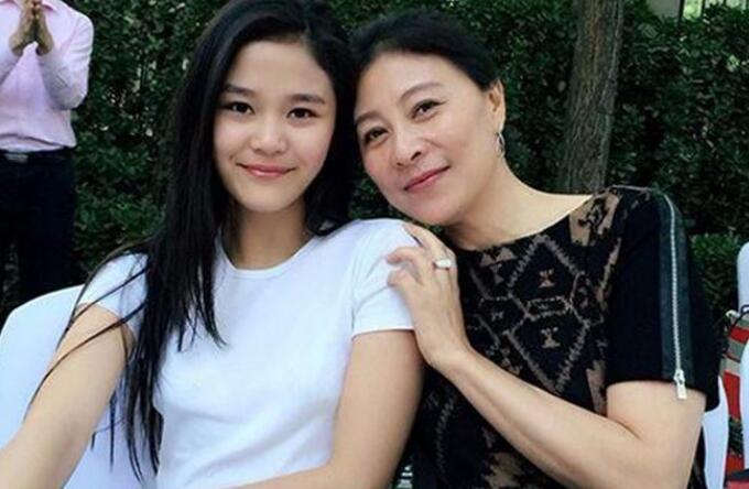 岳以恩与岳红的关系 是母女更是好闺蜜