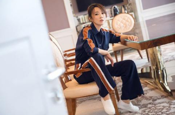 闫妮现任老公叫什么 闫妮经历不完美婚姻如今事业蒸蒸日上