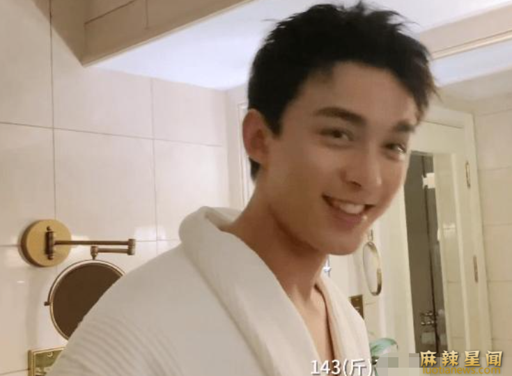 吴磊骑行后胖了十斤 锻炼后肌肉紧实更显帅气