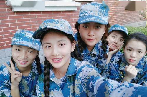 王思聪女朋友甜仇素颜照曝光 这段恋情估计能走多远