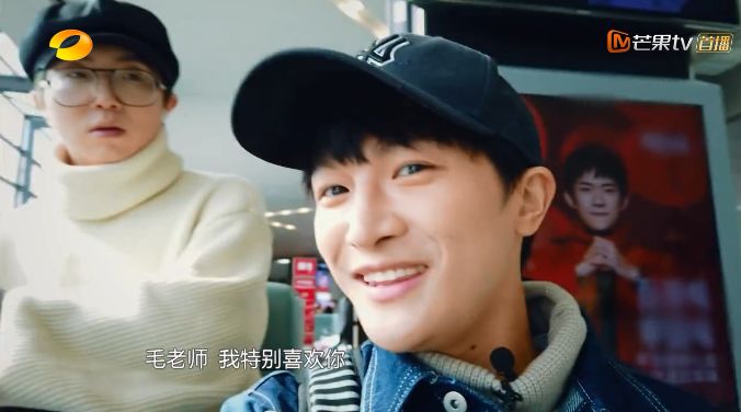 周深和毛不易到底说了多少悄悄话 话痨与话少之间的八卦