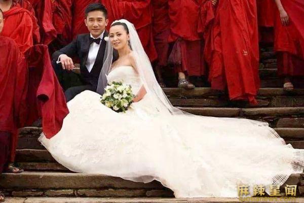 梁朝伟的老婆是谁 饱受争议的婚姻为何能携手至今