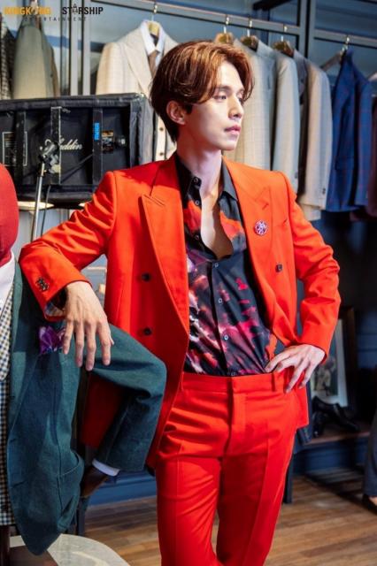 九尾狐传李栋旭狐狸时装秀剧照 李栋旭医生服军装都能驾驭