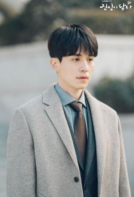 九尾狐传李栋旭狐狸时装秀剧照 李栋旭医生服军装都能驾驭
