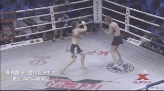 张伟丽卫冕金腰带 让全世界黑粉闭嘴