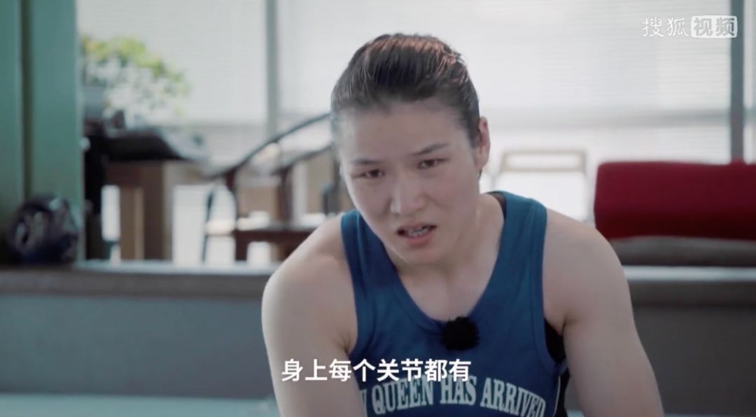 张伟丽卫冕金腰带 让全世界黑粉闭嘴
