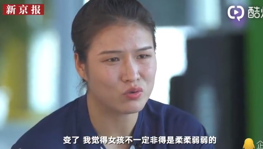 张伟丽卫冕金腰带 让全世界黑粉闭嘴