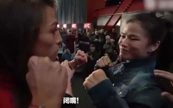 张伟丽卫冕金腰带 让全世界黑粉闭嘴