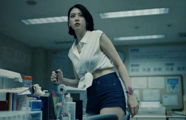 今际之国三吉彩花性感长腿引关注 三浦春马旧爱已是过去式