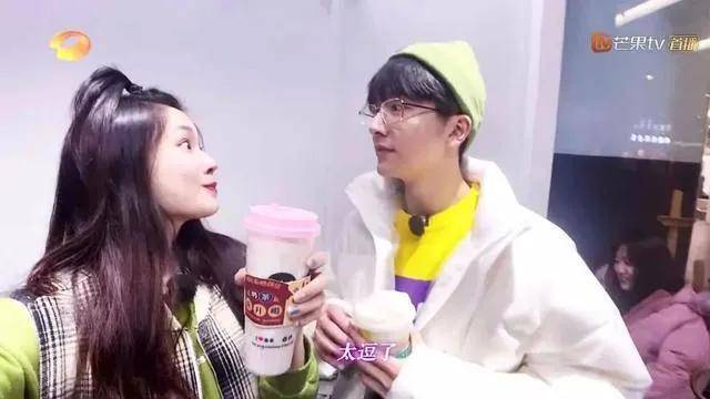 林允回应演技夸张争议 本色出演就能获得满堂彩