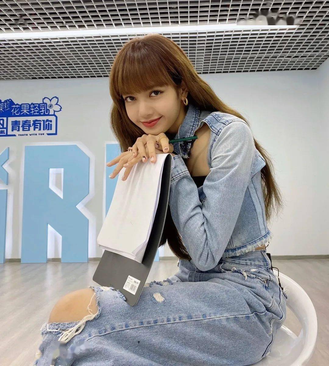 李现追星BLACKPINK怎么可能 5g在线冲浪次元壁碎掉了