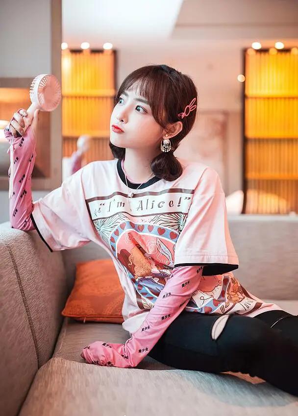 抖音兔子牙个人资料曝光 朱容君兔子牙背景有照片写真吗