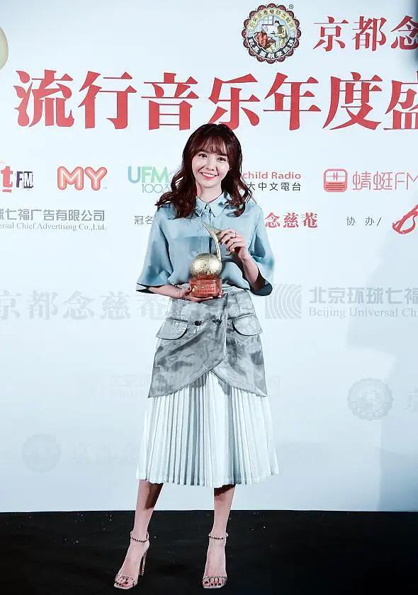 抖音兔子牙个人资料曝光 朱容君兔子牙背景有照片写真吗