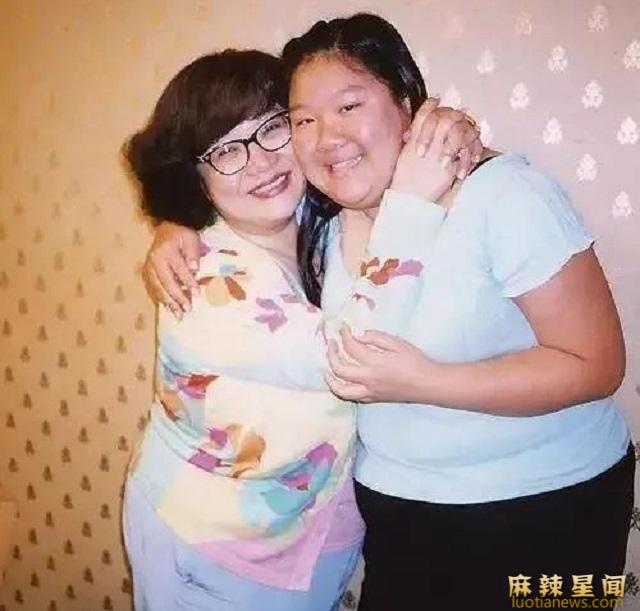 郑欣宜更新动态对镜头落泪 满脸憔悴让人心疼