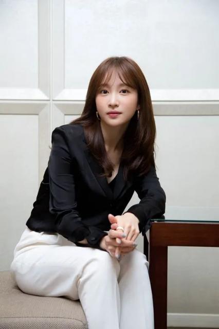 安喜延首演电影大人们不懂 实力演绎离家出走少女突破自我
