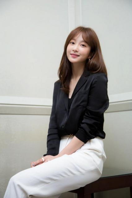 安喜延首演电影大人们不懂 实力演绎离家出走少女突破自我