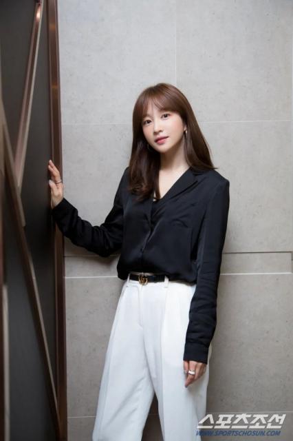 安喜延首演电影大人们不懂 实力演绎离家出走少女突破自我