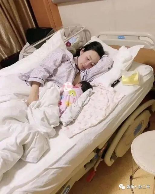张纪中大方承认再婚杜星霖 3个细节揭开他们情感真相