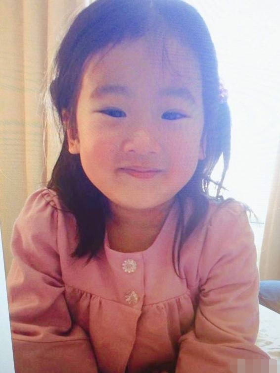 贾静雯首晒梧桐妹正面照 小妹妹真的超级可爱