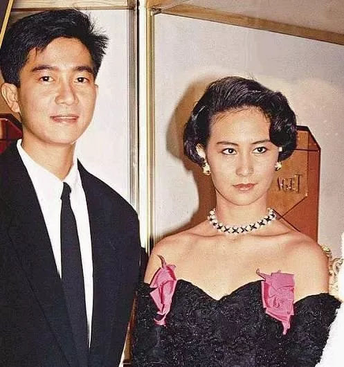 何超琼的几段感情介绍 她的恋爱经历很曲折