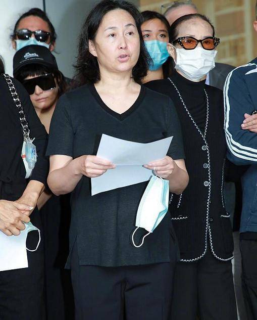 何超琼站C位无人敢抢是什么意思 背后藏着真相是你不敢想的