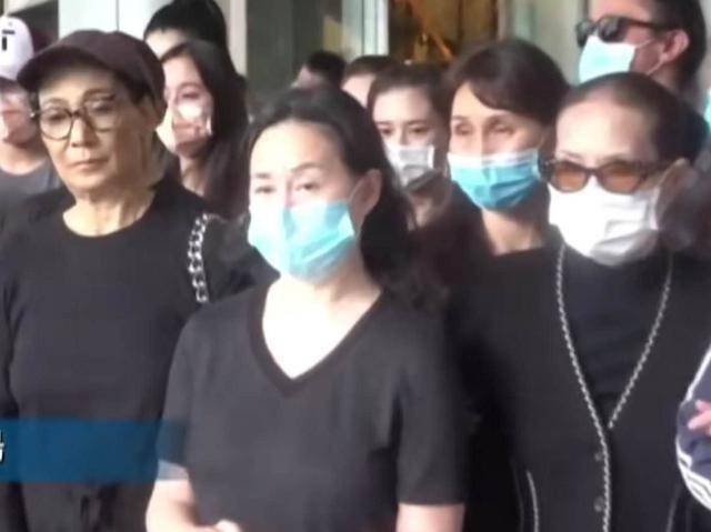 何超琼站C位无人敢抢是什么意思 背后藏着真相是你不敢想的