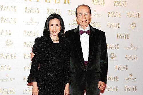 何超琼站C位无人敢抢是什么意思 背后藏着真相是你不敢想的