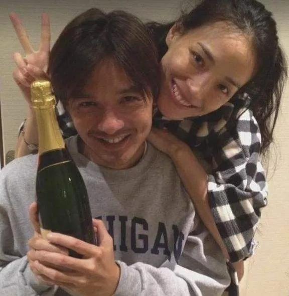 舒淇和冯德伦晒出合影 祝舒淇永远18岁永远美丽