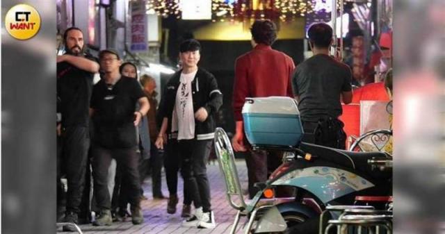 林俊杰杠上凤小岳 绯闻对象身材皆火辣却说女神是这款