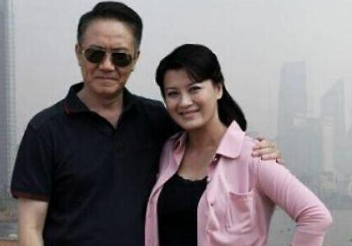 李幼斌小13岁妻子近照曝光 身材丰盈气质优雅