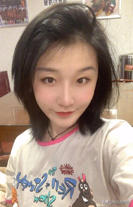 快乐星球莲蓉包教师节晒近照 气质老师撞脸金高银