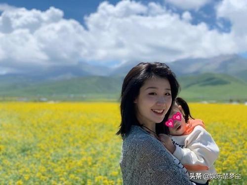 快乐星球莲蓉包教师节晒近照 气质老师撞脸金高银
