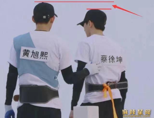 蔡徐坤身高多少 网友:与郭敬明作对比显真实身高