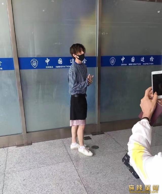 蔡徐坤身高多少 网友:与郭敬明作对比显真实身高