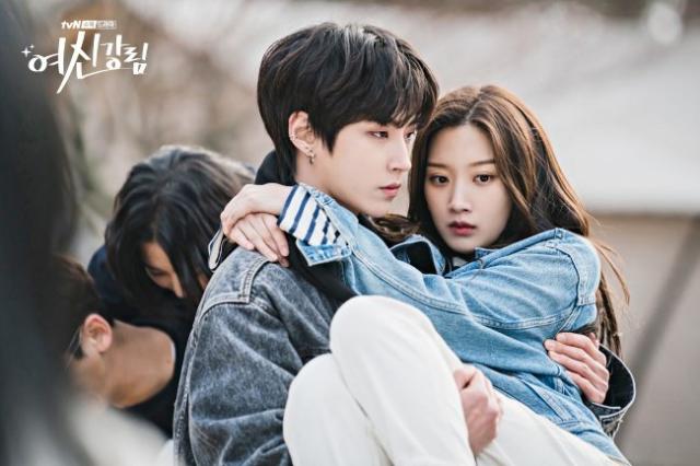 Ů�������쾲9�׳���ϵ˽�� 3�б���У��