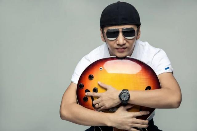 70后歌手郝云 “乘风破浪”的的哥哥