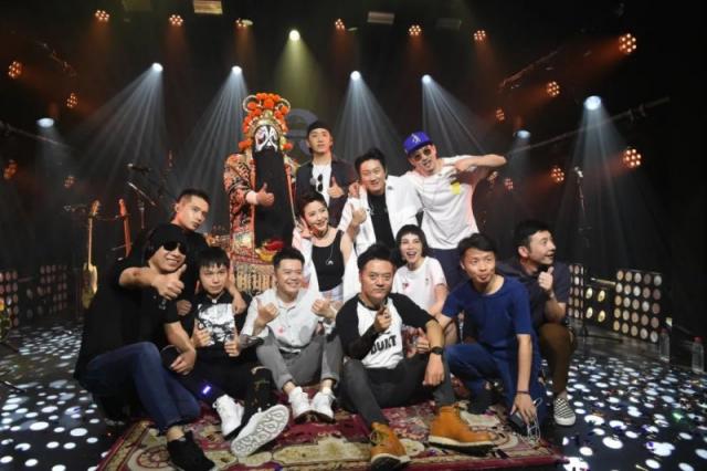 70后歌手郝云 “乘风破浪”的的哥哥