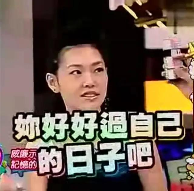 papi酱因孩子随父姓被网友嘲笑 被道德绑架的感觉好惨