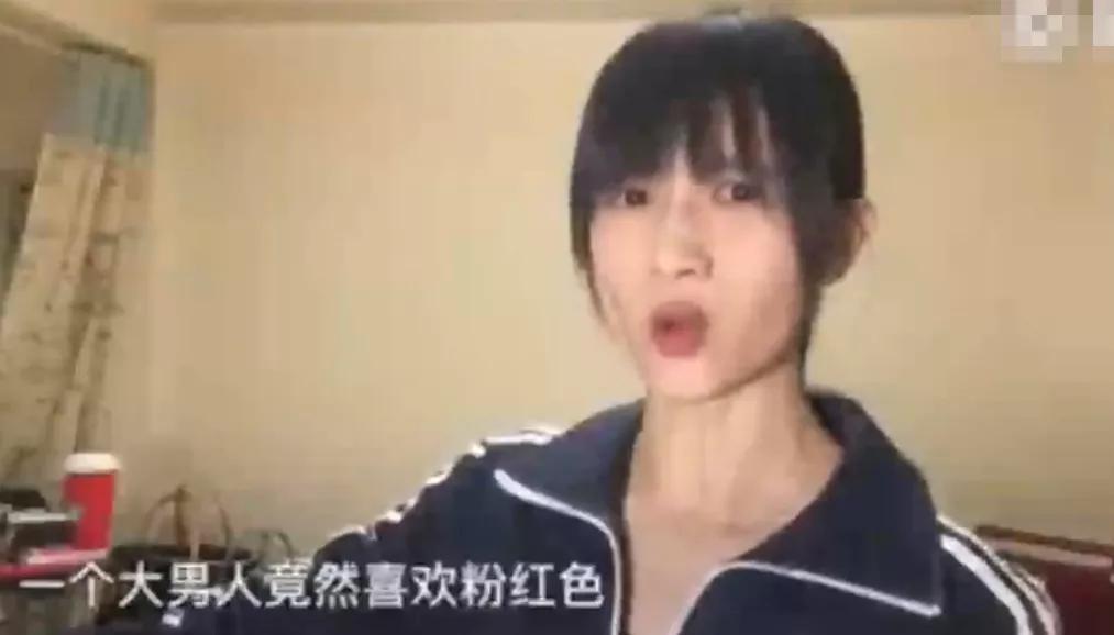 papi酱因孩子随父姓被网友嘲笑 被道德绑架的感觉好惨