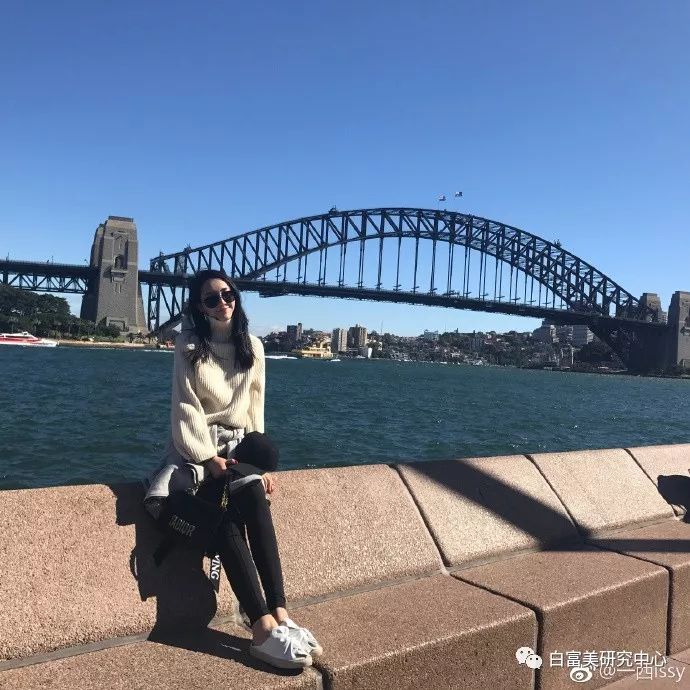 赞助baby婚礼和多位男星关系亲密 她背景成谜